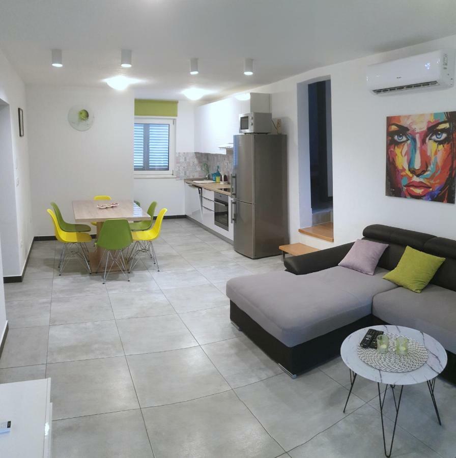 Villa Freya - Vacation House Слатине Экстерьер фото